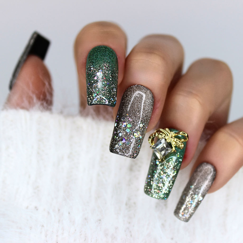 PollyTips - Festive Gold Shimmer Nails 1